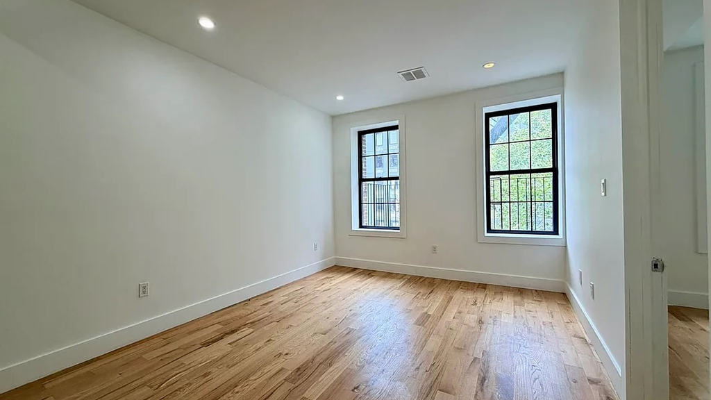 22 Patchen Ave - Photo 0