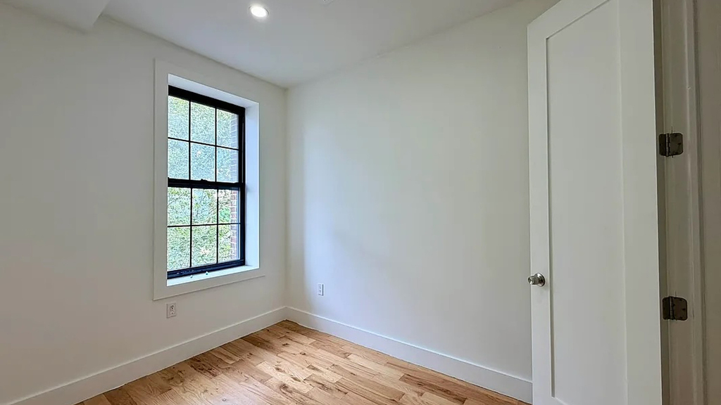 22 Patchen Ave - Photo 4
