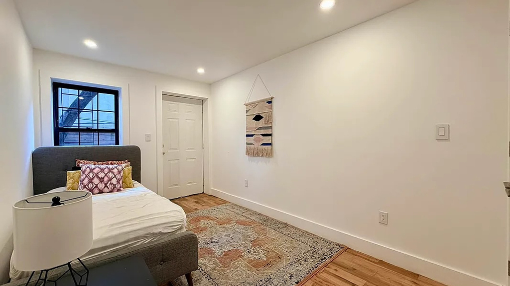 22 Patchen Ave - Photo 2