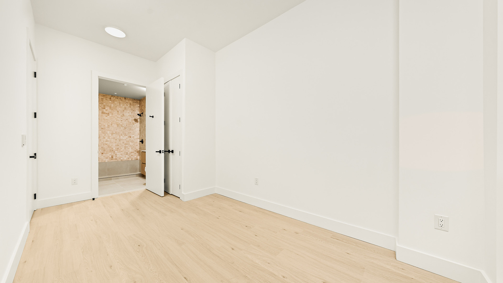 733 Lincoln Pl - Photo 2