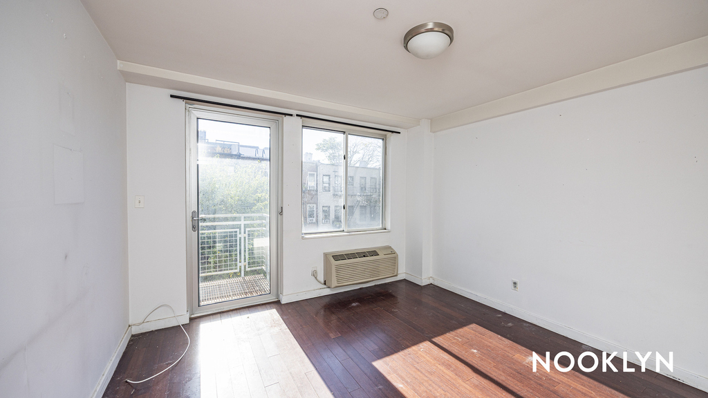 286 Stanhope St - Photo 0