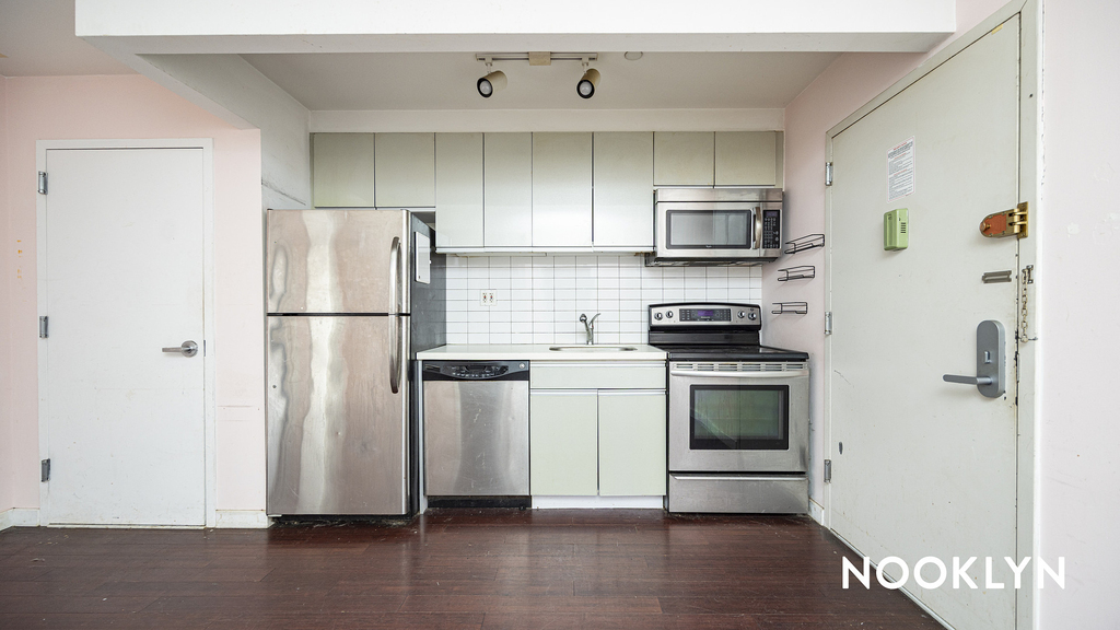 286 Stanhope St - Photo 13