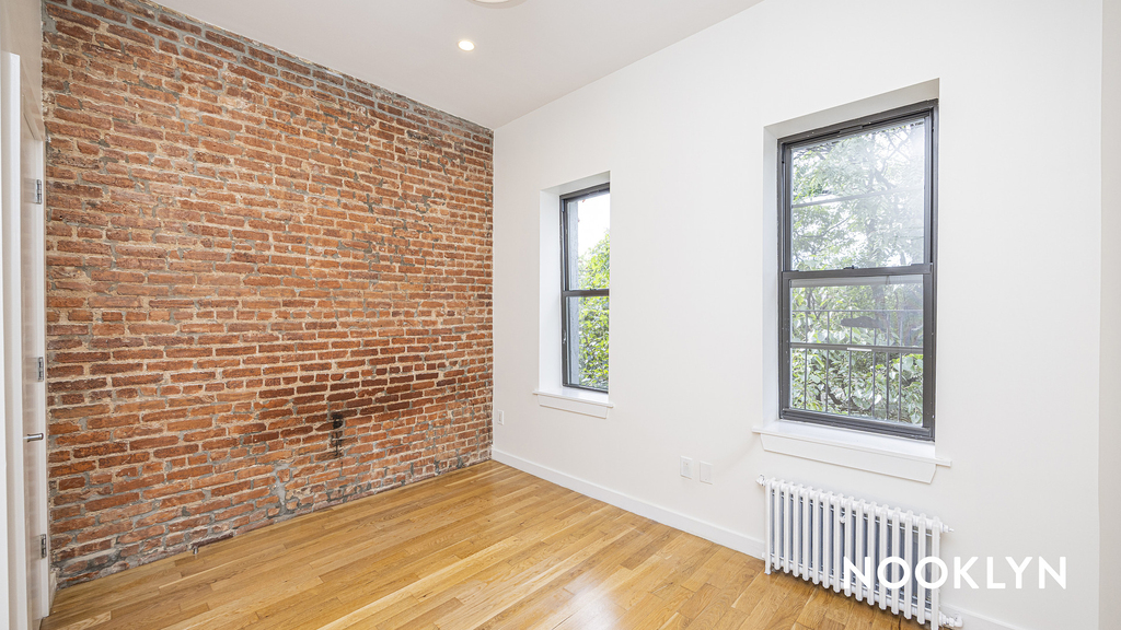417 Suydam St - Photo 0