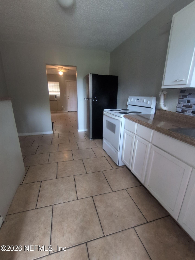 402 E 27th Street - Photo 7
