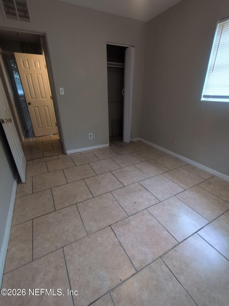 402 E 27th Street - Photo 3