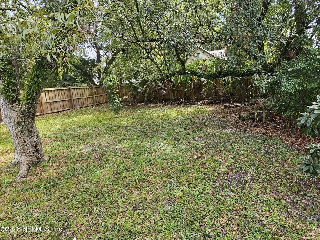 930 W 24th Street - Photo 16