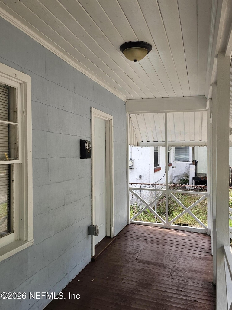 930 W 24th Street - Photo 18