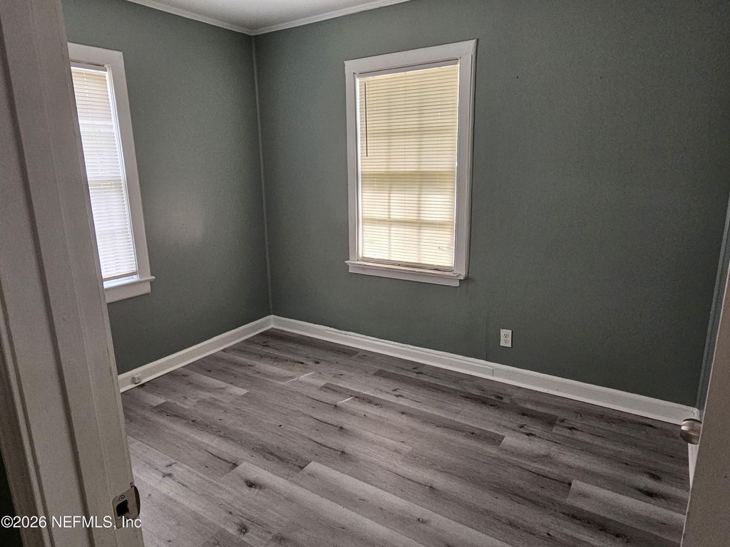 930 W 24th Street - Photo 7