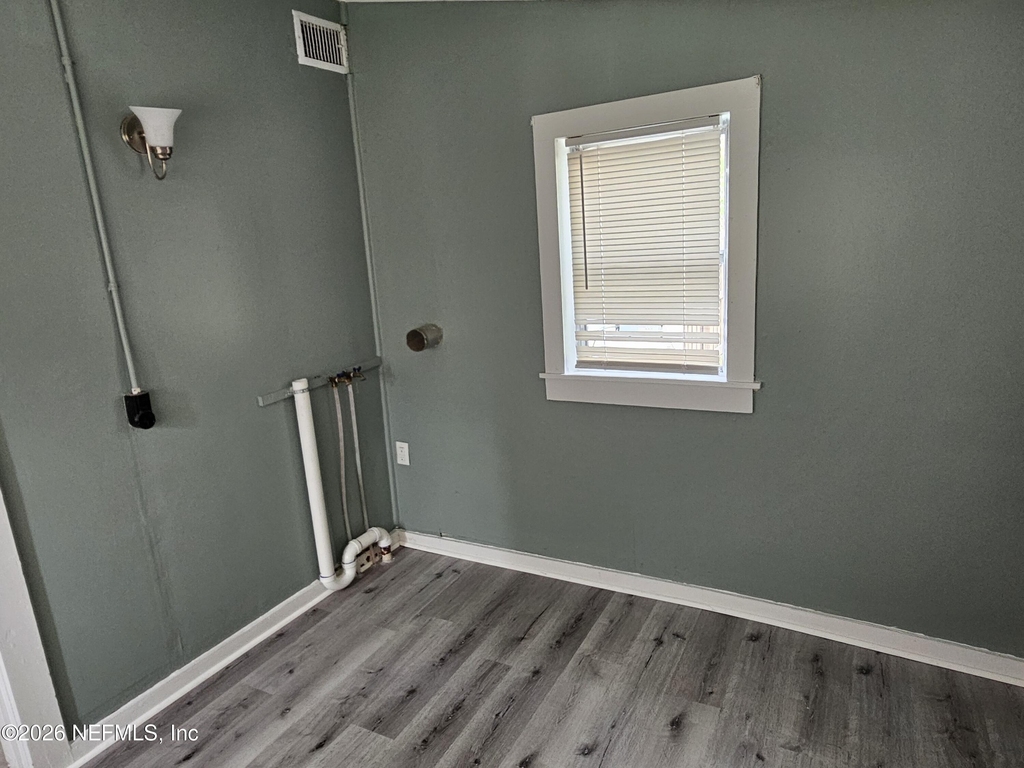 930 W 24th Street - Photo 13