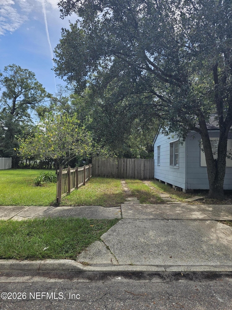 930 W 24th Street - Photo 20