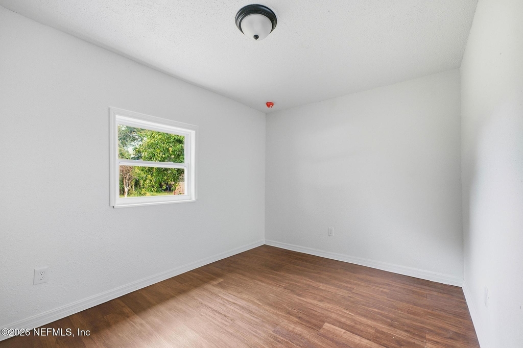 1409 W 5th Street - Photo 13
