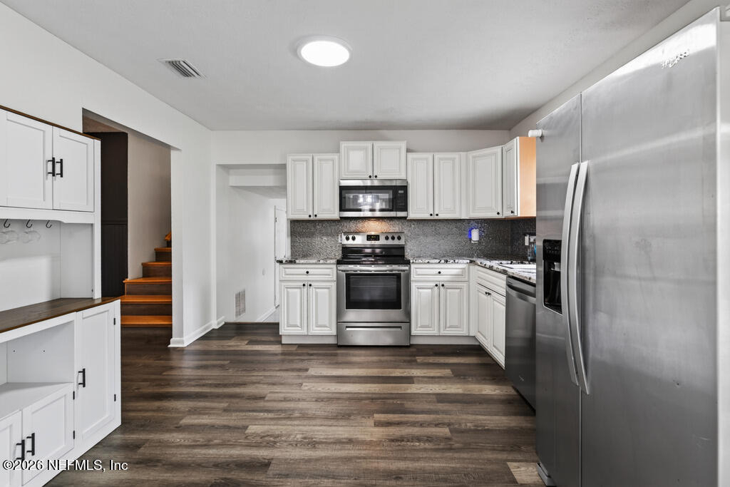 436 Saturn Lane W - Photo 4
