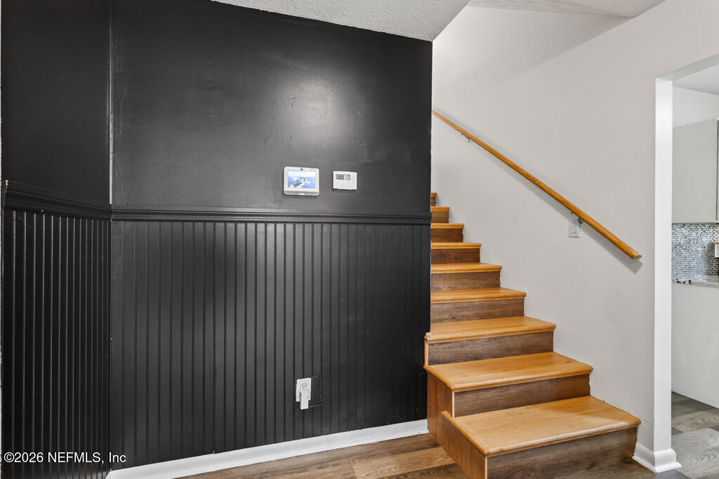 436 Saturn Lane W - Photo 2