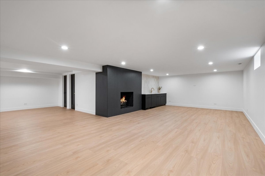6600 N Kenton Avenue - Photo 32