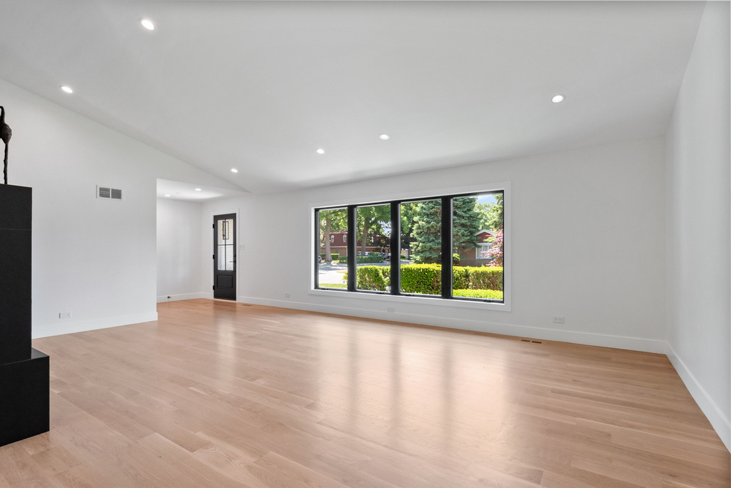 6600 N Kenton Avenue - Photo 9
