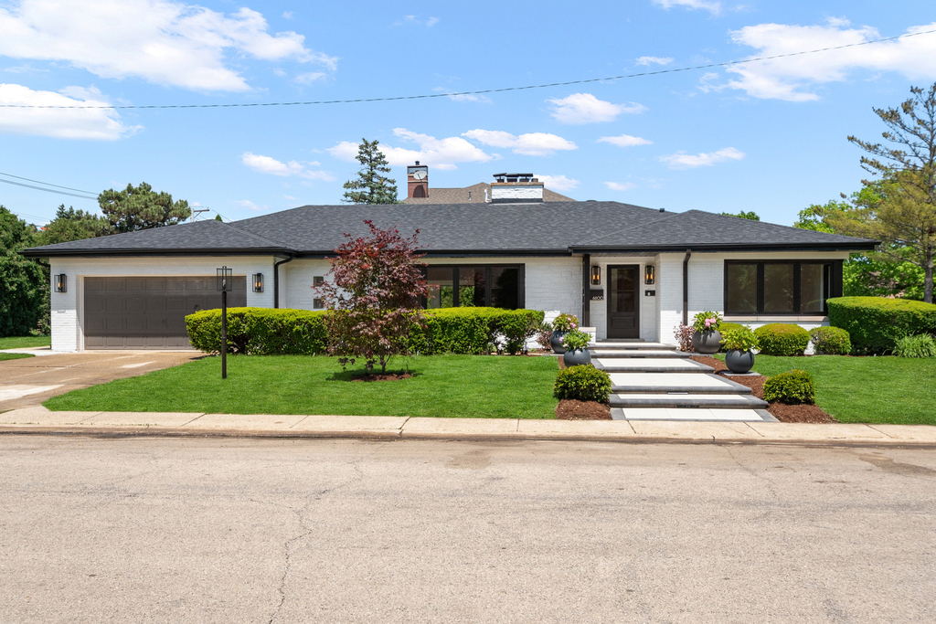 6600 N Kenton Avenue - Photo 1