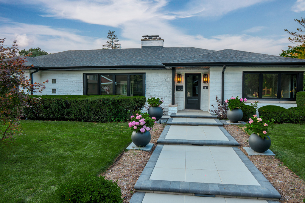 6600 N Kenton Avenue - Photo 4
