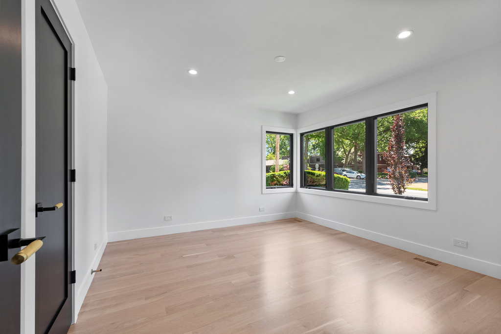 6600 N Kenton Avenue - Photo 20