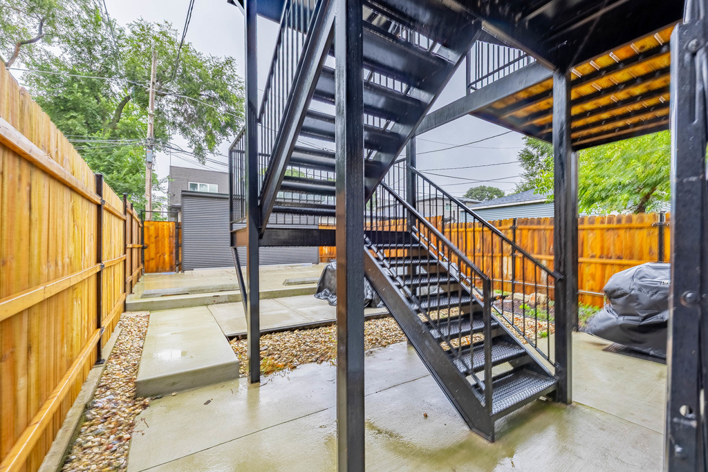 4634 S Langley Avenue - Photo 12