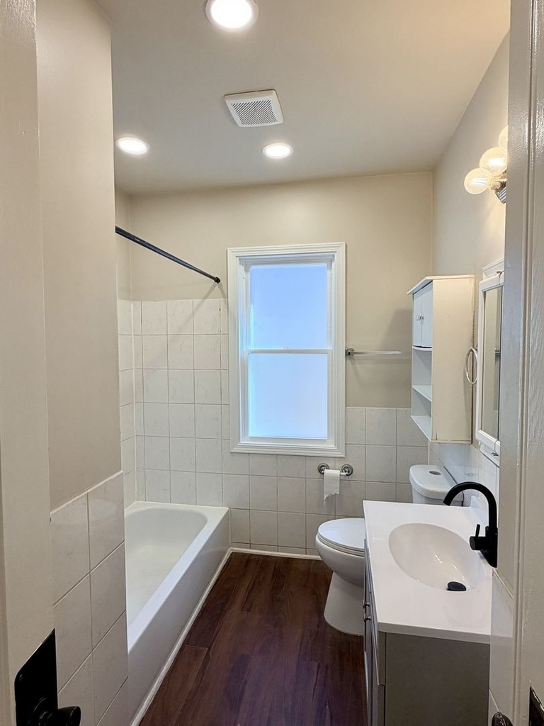 4708 W Altgeld Street - Photo 9