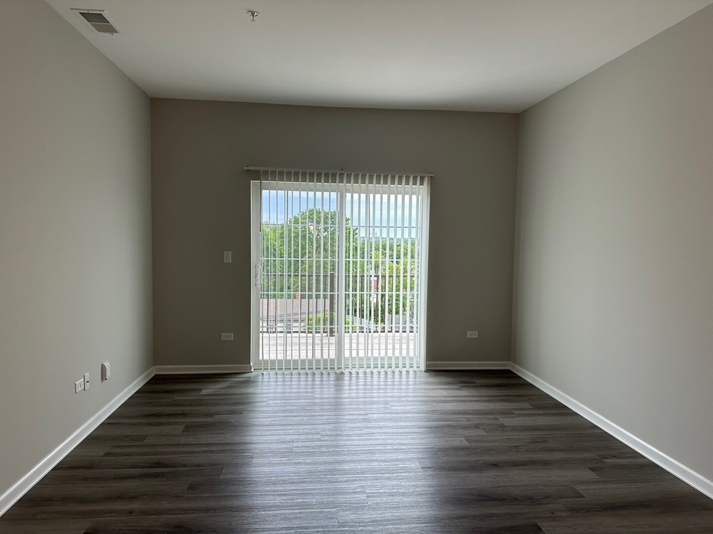 301 N Madison Street - Photo 4
