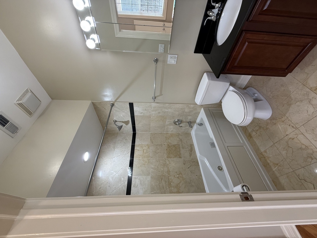 2338 W Morse Avenue - Photo 10