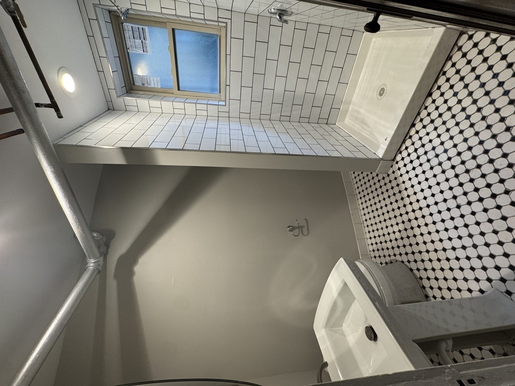 4649 N Manor Avenue - Photo 10