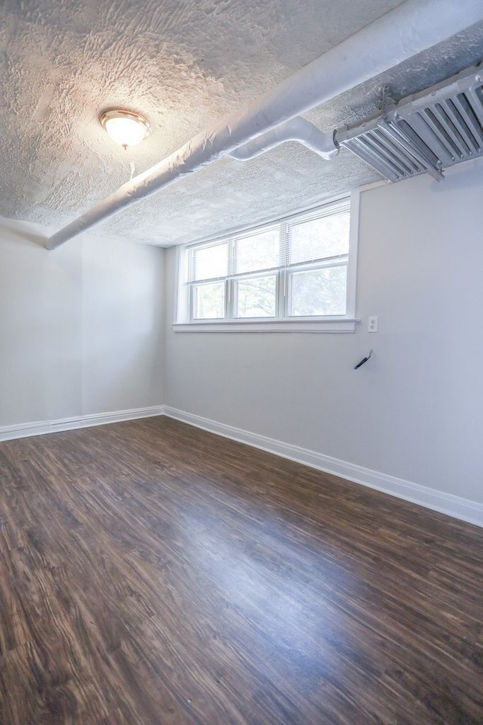 4649 N Manor Avenue - Photo 5