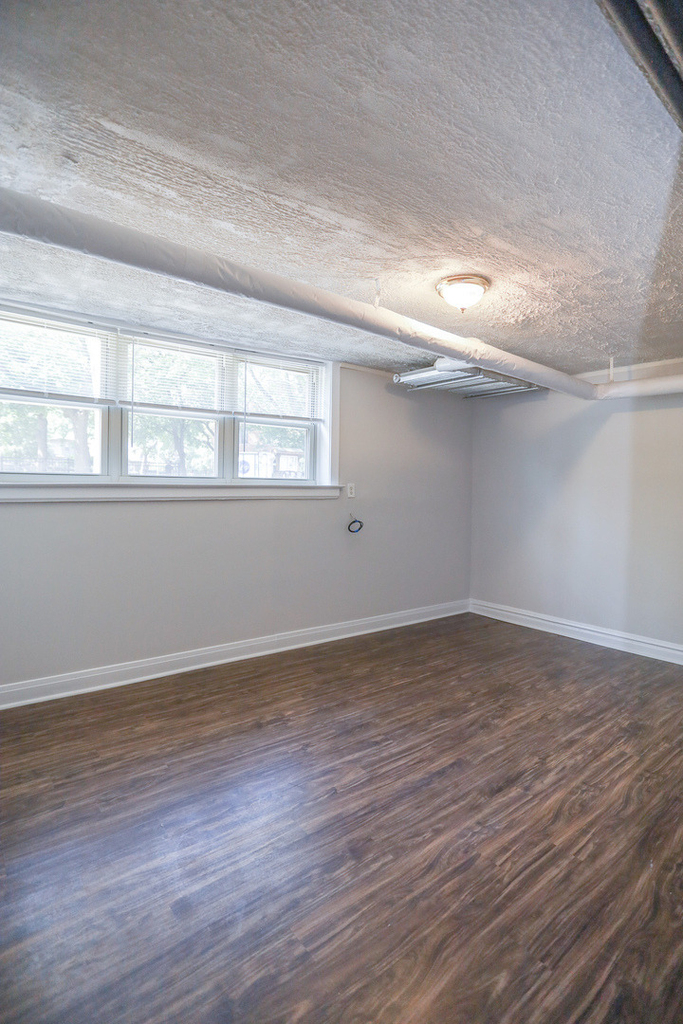 4649 N Manor Avenue - Photo 4