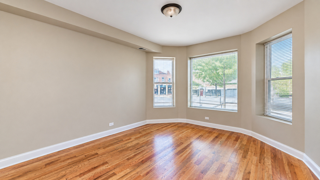 3927 N Clarendon Avenue - Photo 13
