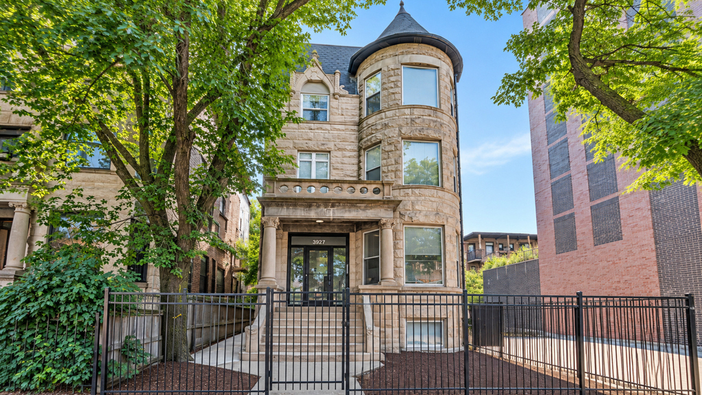 3927 N Clarendon Avenue - Photo 15