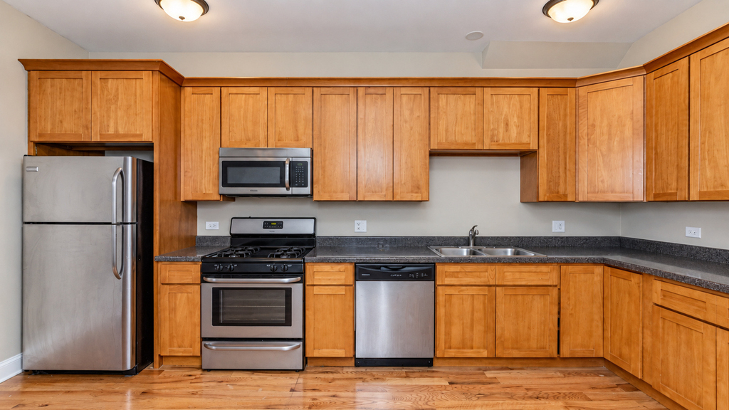 3927 N Clarendon Avenue - Photo 1