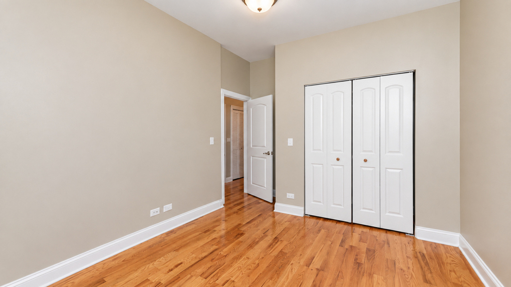 3927 N Clarendon Avenue - Photo 5