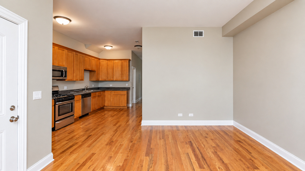 3927 N Clarendon Avenue - Photo 9