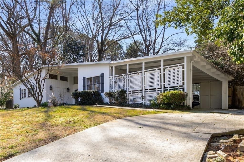 130 Putnam Circle - Photo 1