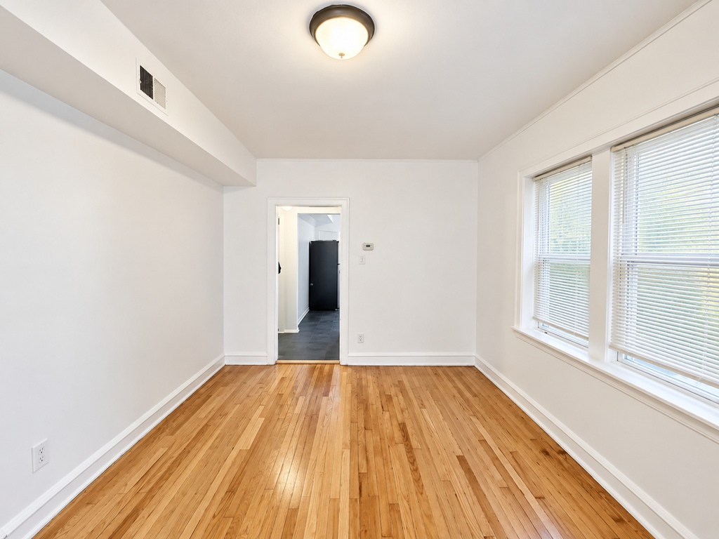 7332 S Artesian Avenue - Photo 2