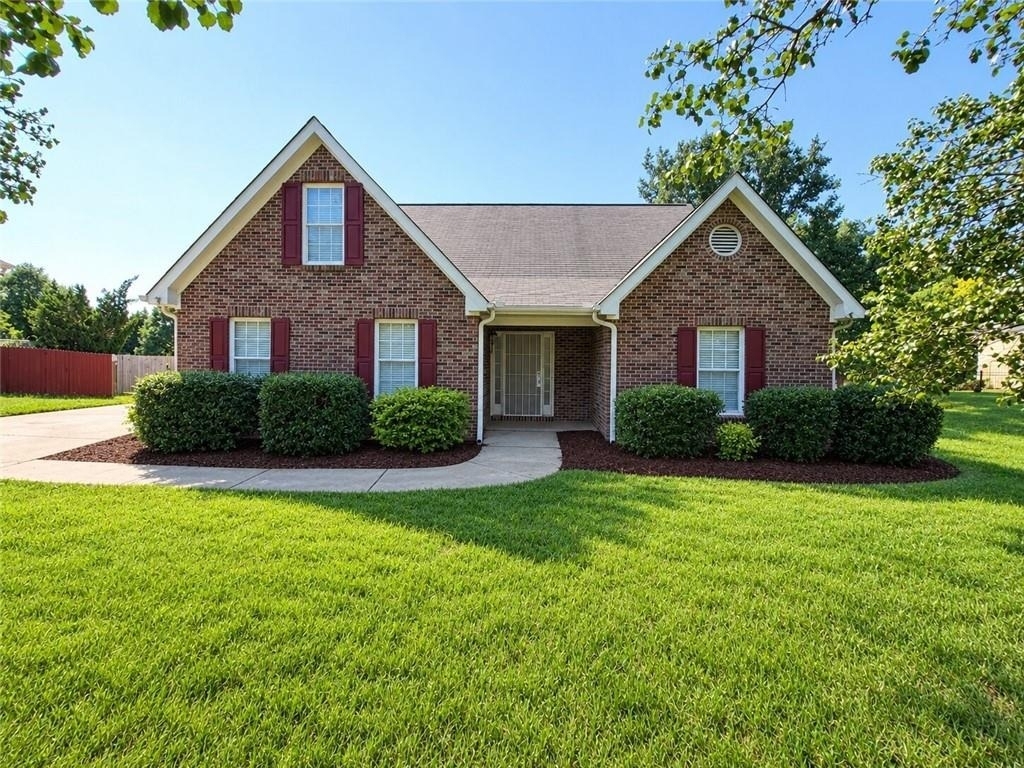 704 White Dove Drive - Photo 0