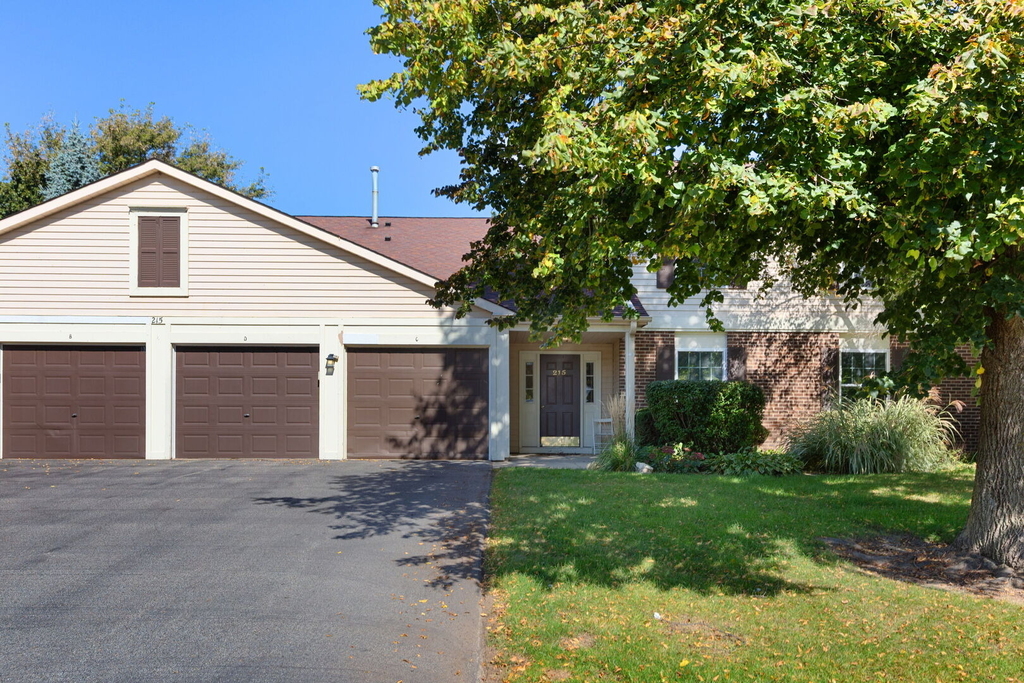 215 Brett Circle - Photo 0