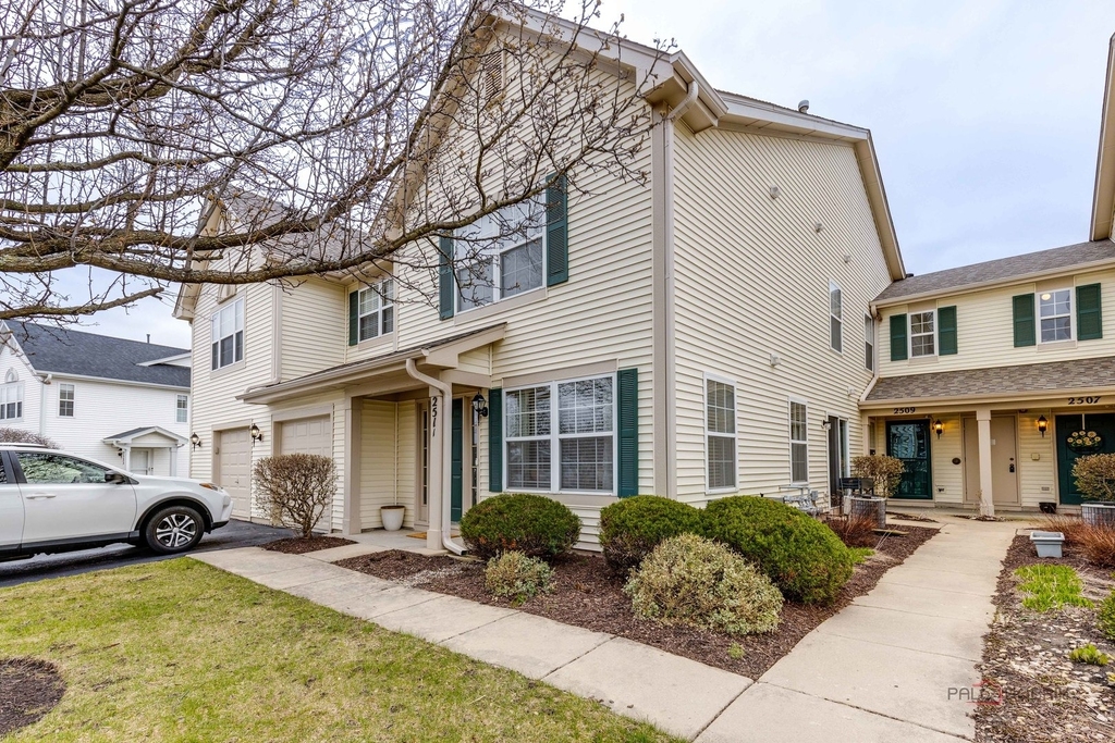 2509 Dickens Drive - Photo 2