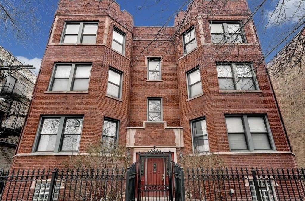 2714 N Sawyer Avenue - Photo 0