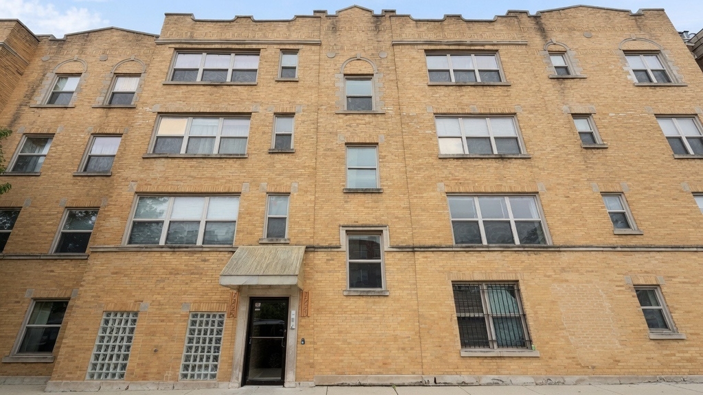 7227 N Rogers Avenue - Photo 0