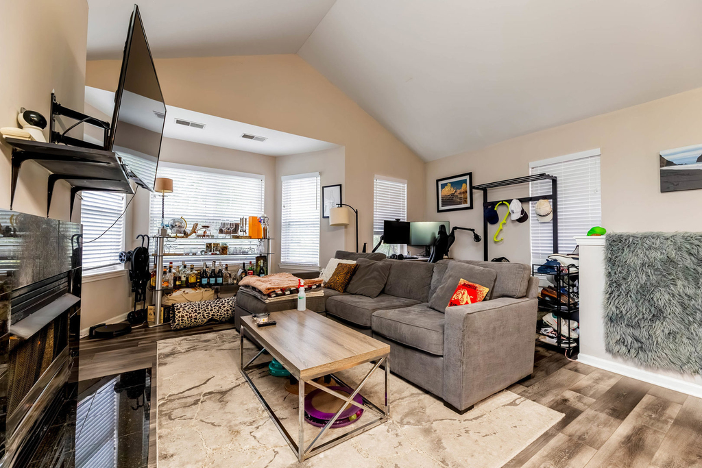 671 W Division Street - Photo 1