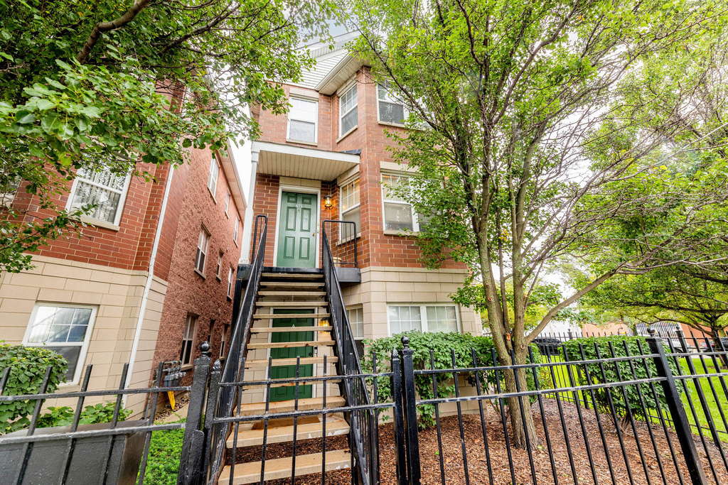 671 W Division Street - Photo 0