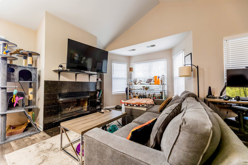 671 W Division Street - Photo 2