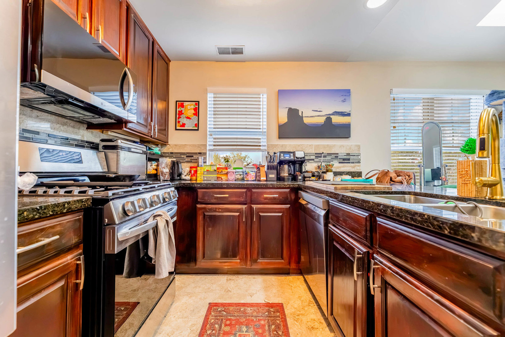 671 W Division Street - Photo 4