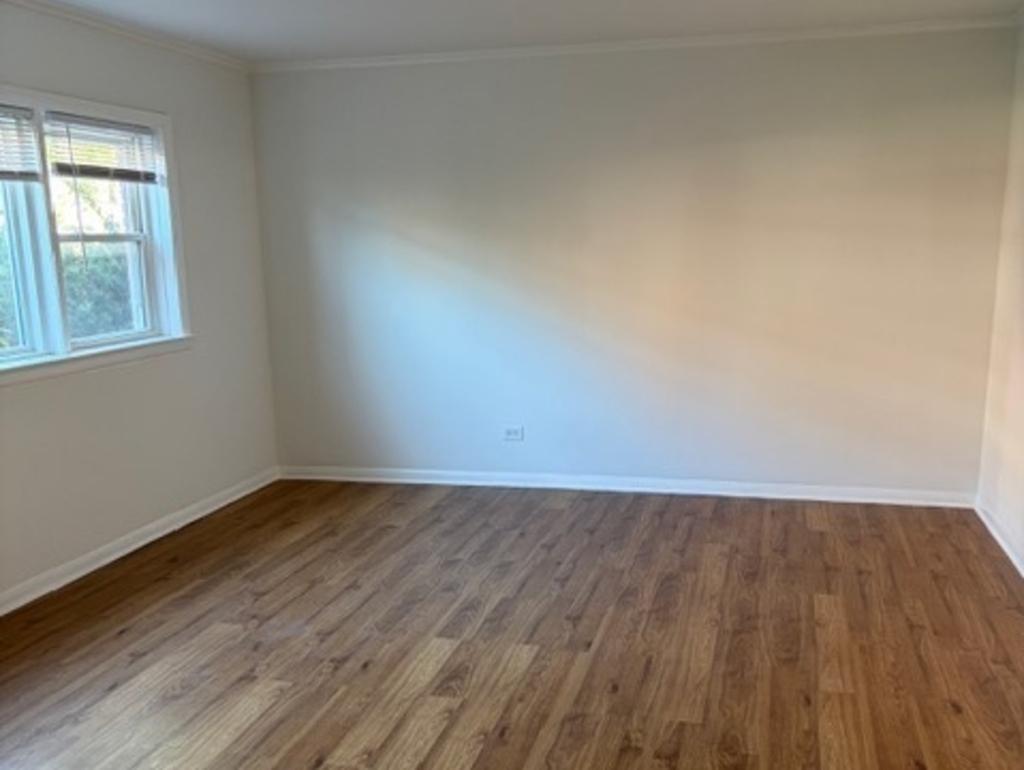 1860 Parkside Drive - Photo 2