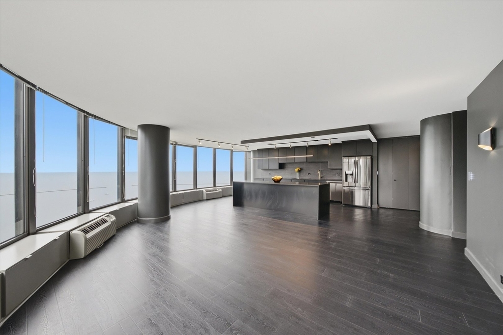 505 N Lake Shore Drive - Photo 3
