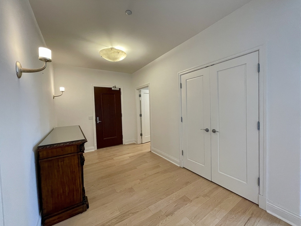 520 S Washington Street - Photo 3