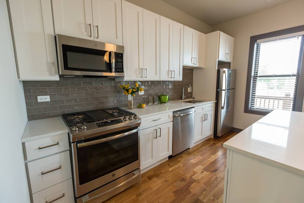 2850 N Seminary Avenue - Photo 5