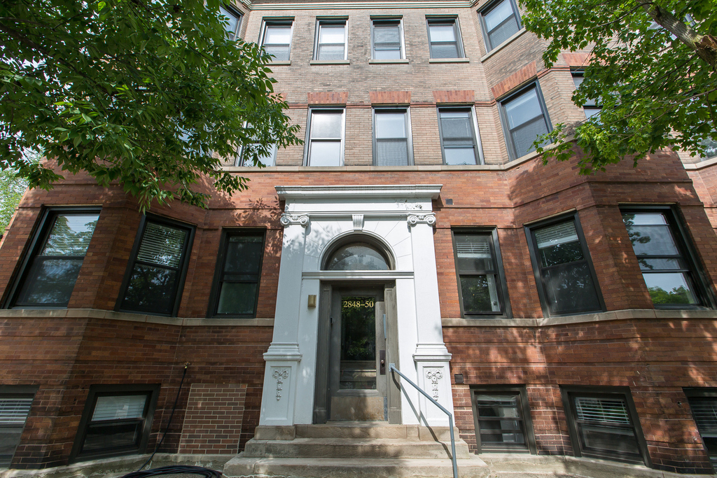 2850 N Seminary Avenue - Photo 0